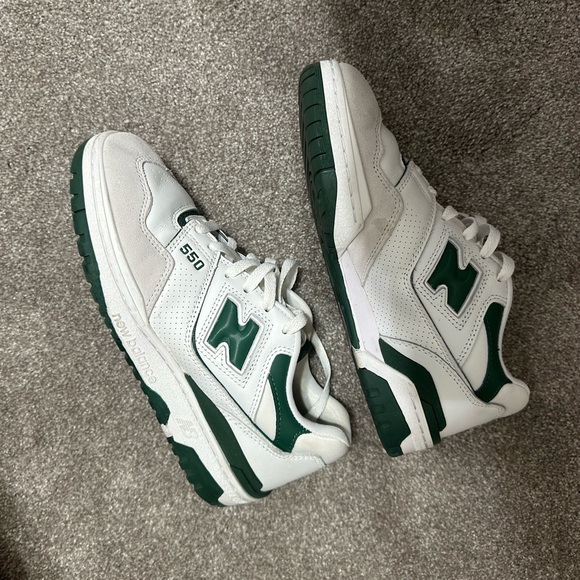 EUC New Balance 550 green w box - Picture 3 of 6